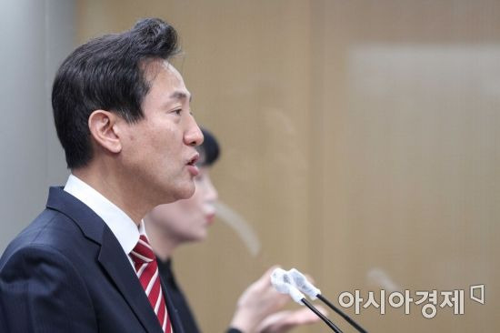 오세훈 서울시장이 29일 서울시청 브리핑실에서 부동산 시장 안정화 관련 입장발표를 하고 있다./강진형 기자aymsdream@