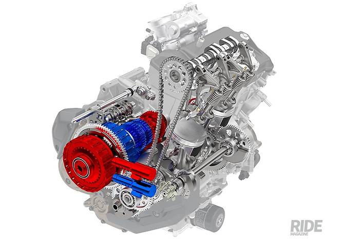 혼다의 모터사이클용 듀얼 클러치 트랜스미션(DCT)은 빠른 변속이 가능하다는 장점이 있지만, 무게가 많이 나가고 특허권을 보유한 혼다 외에는 사용이 어렵다는 단점이 있다.