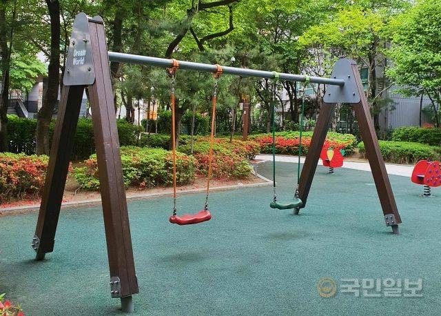 일반놀이터 그네.