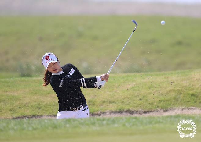 최혜진의 올 시즌 출발이 좋지 않다. 지난주 KLPGA 챔피언십에서는 3년 만에 컷 탈락을 하기도 했다. “클러치 능력이 떨어졌다”는 지적도 나온다.KLPGA 제공