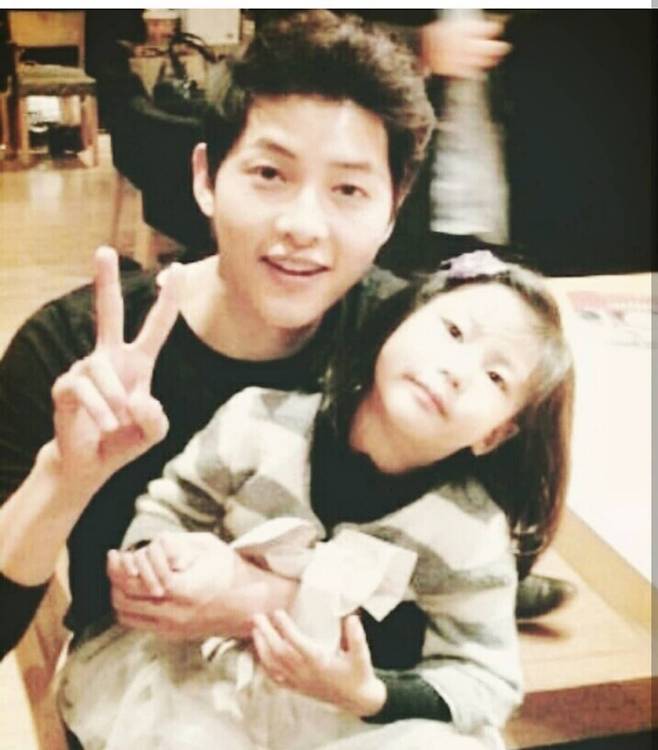 Actor Park Yeon-soo has released a past photo of his daughter Song Ji-ah and Actor Song Joong-ki together. Park Yeon-soo posted a photo of Actor Song Joong-ki on his SNS on the 5th, and posted a picture of Song Ji-ah with Song Ji-ah at the time of the movie A Werewolf Boy.In the public photos, Song Joong-ki still shows off his visuals.Park Yeon-soos daughter Song Ji-ah is in the arms of Song Joong-ki and holds Song Joong-kis hand tightly.Park Yeon-soo, who had a fun view of Vinsenzo starring Song Joong-ki, said, A Werewolf Boy premiere.Its so wonderful Song Joong-ki, he said. Its a sad calf after Vinsenzo.Park Yeon-soo appeared in Nest Escape 3 and Can we love again and received the love of viewers.Recently, she has been communicating with fans through SNS by revealing her daily life with her daughter Song Ji-ah and her son Song Ji-wook.=
