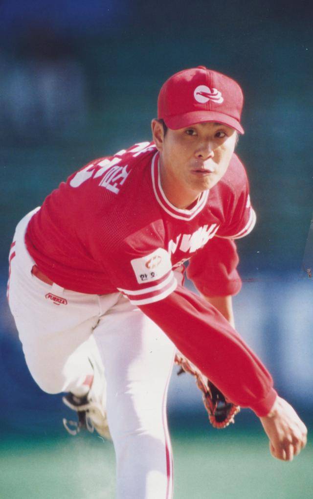 정민철 현 한화 단장이 과거 역투하던 모습. 한국일보 자료사진