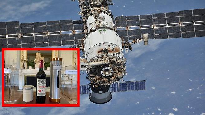 국제우주정거장(ISS)에서 약 14개월간 숙성된 뒤 지구로 돌아온 프랑스 메를로 품종의 와인 ‘샤토 페르뤼스 2000’(왼쪽).