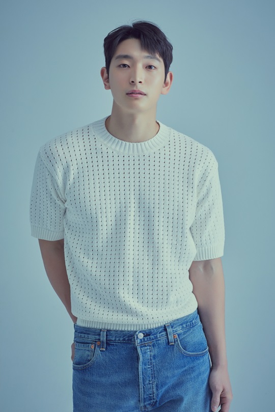 Singer and actor Jeong Jinwoon has released a new Profile photo.On the 7th, Mystic Story focused attention on the more mature profile photos of Jinwoon.In the photo, Jinwoon is a styling of white knit and jeans combination, showing off a comfortable yet dandy charm.Jinwoon, who made his debut in group 2AM in 2008, is active in various fields such as music, acting, and entertainment. Also, after the movie I only see you and Oh!My Ghost is cast as the main character in succession and continues to actively act.Star* Star is reported to have suffered from school violence of entertainers and entertainment workers.To date, we have received reports on stars and other stars who have been suspected of school violence.STAR school violence report 1-1 open chat chat chat chat chat (https://open.kakao.com/o/sjLdnJYc) please contact us.