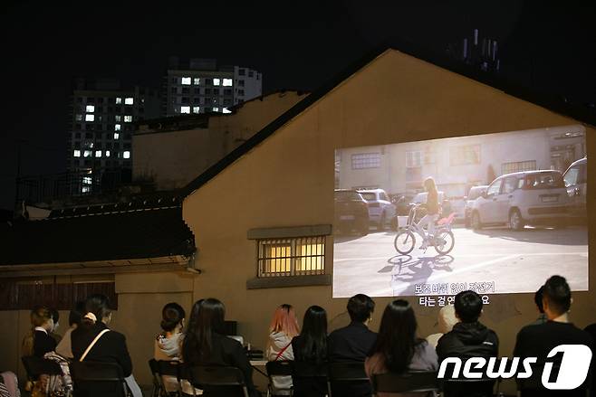 제22회 전주국제영화제 골목상영/© 뉴스1