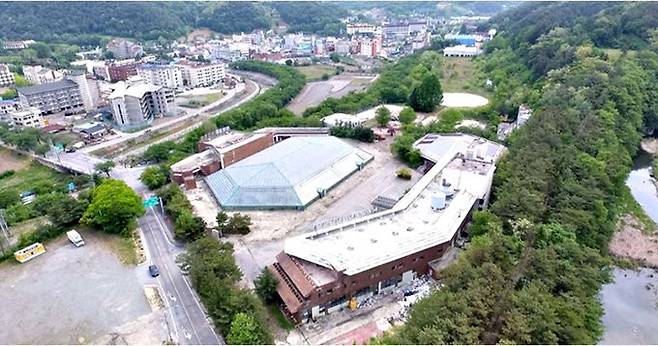 충북 충주시는 7일 케이클라비스 자산운용과 수안보 와이키키에 492억원의 민간개발 투자협약을 체결했다. 충주시 제공