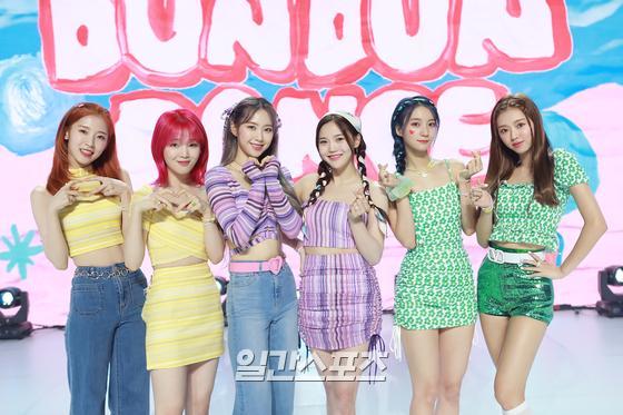 Group OH MY GIRL attended the showcase of Dear OHMYGIRL, the 8th album of Mini album, which was held online on the afternoon of the 10th.Last year, after the Dolfin, he broke the gap for about a year and a month and made a comeback with his mini 8th album Dear OHMYGIRL.2021.05.10 Photo: WM Entertainment Provides