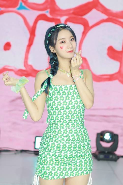 오마이걸 비니 데뷔 7년 차 성장 사진=WM엔터테인먼트