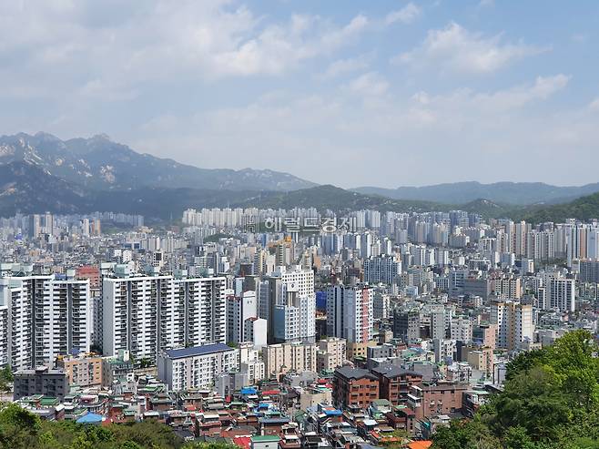 청약시장 경쟁률이 지난 4년전과 비교해 6배나 더 높아진 것으로 나타났다. 당첨 최저가점마저 덩달아 오르자 점수가 낮은 30대가 기존 재고주택 시장으로 대거 유입됐다. 사진은 서울 강북지역 아파트 전경.[헤럴드경제DB]
