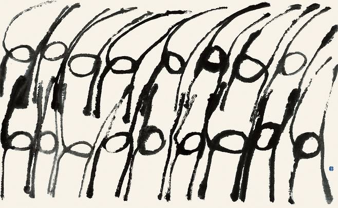 산정 서세옥, ‘춤추는 사람들’, 1989, 닥종이에 수묵, 163.5x259cm 성북구립미술관 제공
