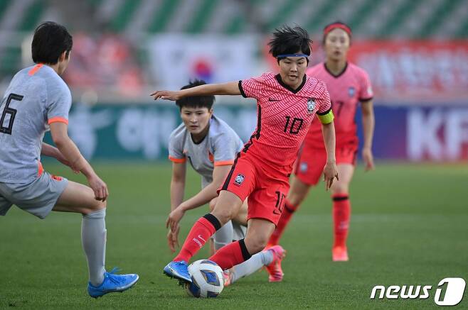 한국 대표팀의 에이스 지소연 © AFP=뉴스1