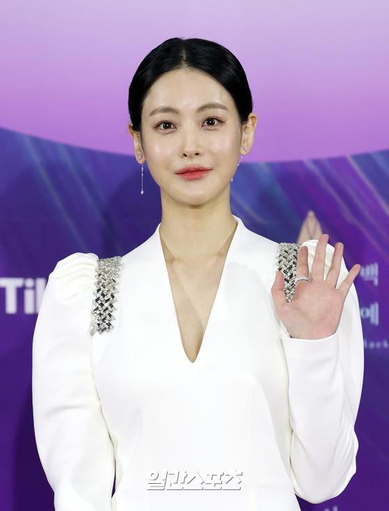 Actor Oh Yeon-seo poses at the 57th Baeksang Arts Grand Prize awards red carpet event held in KINTEX, Ilsan, Goyang City, Gyeonggi Province on the afternoon of the 13th.The 57th Baeksang Arts Awards, the best comprehensive arts awards in Korea, including TV, movies and plays, will be broadcast simultaneously at JTBC, JTBC2 and JTBC4 from 9 pm and will be broadcast live on Tiktok.The awards, which will be held by Shin Dong-yeop and Suzie, will be held in consideration of the Corona 19 situation after last year.Goyang = /2021.05.13
