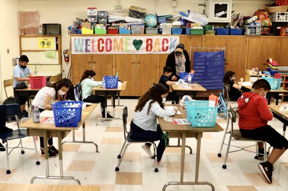 미국 캘리포니아주 일부 학교는 지난 4월 코로나19 발발 이후 처음으로 대면 수업을 재개했다. [신화=연합뉴스]