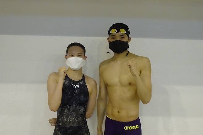 자유형1500m 여자부 우승 한다경(왼쪽)과 남자부 우승 김우민(오른쪽)(대한수영연맹 제공)© 뉴스1