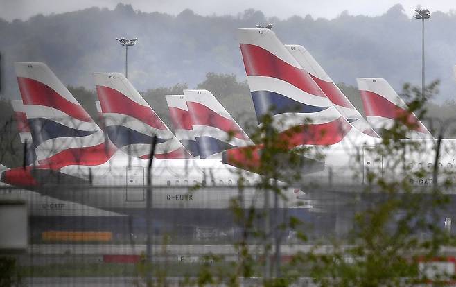 지난해 5월 영국 런던 개트윅공항에 비행기가 세워져 있다. /AFP 연합뉴스