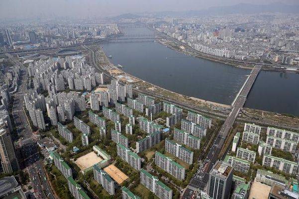 서울 송파구 롯데월드타워 전망대에서 바라본 잠실주공5단지 일대.