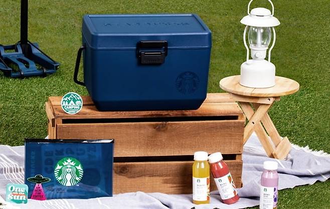 스타벅스 굿즈(증정품) 마니아들이 몰리면서 13일 신세계그룹 통합 온라인쇼핑몰 SSG닷컴이 마비됐다. SSG닷컴은 이날 오전 10시부터 스타벅스 e프리퀀시 온라인 단독 상품 1차 판매를 시작한다고 밝혔다. 사진=SSG닷컴