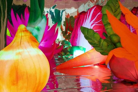 설치 미술가 최정화의 작품 '땅(Land).' 땅을 돌보는 일로서의 가드닝의 의미를 조명한다. 사진 피크닉