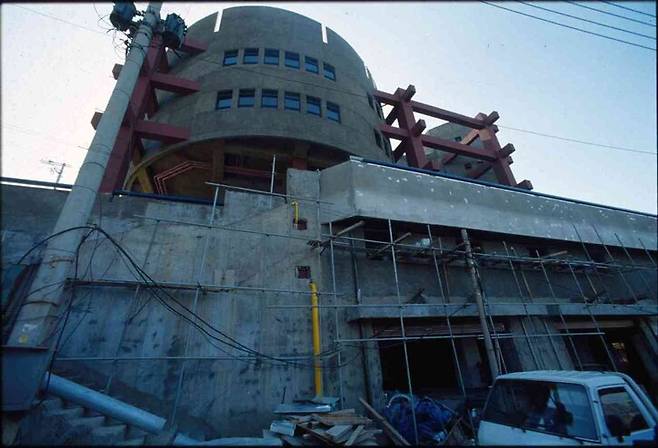 1991년 마무리 공사 중인 공덕동 사옥의 모습. <한겨레> 자료사진