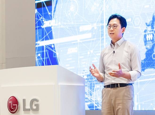 Bae Kyung-hoon, the head of LG AI Research, speaks at an online event explaining the research hub's artificial intelligence vision. (LG Group)