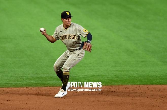 ▲ 김하성의 수비 하이라이트 영상이 '인기 급상승' 순위에 올랐다. ⓒ 조미예 특파원