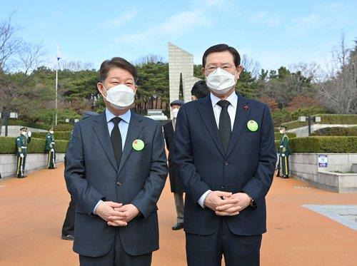 권영진(왼쪽) 대구시장과 이용섭 광주시장 [광주시 제공. 재판매 및 DB 금지]