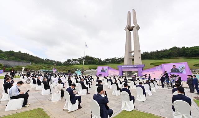 18일 오전 광주 북구 운정동 국립5·18민주묘지에서 '우리들의 오월'을 주제로 5·18민주화운동 41주기 기념식이 열리고 있다. 광주·전남사진기자단