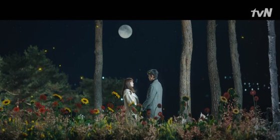 18일 방송된 tvN 드라마 '어느 날 우리 집 현관으로 멸망이 들어왔다' 캡처 화면