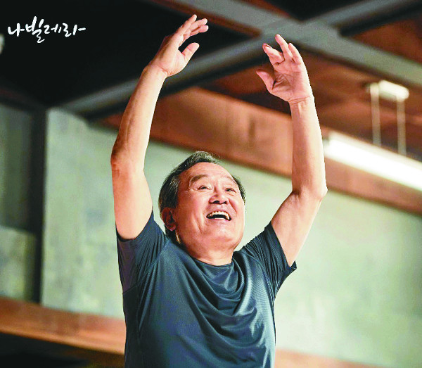 드라마 '나빌레라'에서 덕출 역의 박인환이 춤추는 모습. tvN 제공