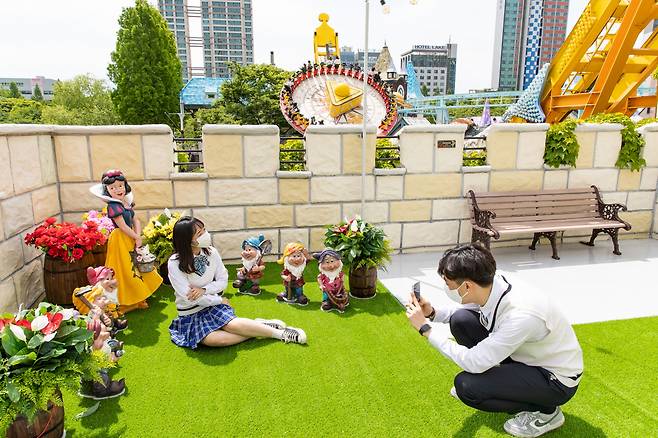 백설공주와 교복입고 한 컷
