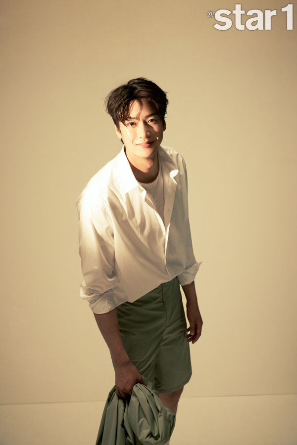 Actor Na In-woo and the picture have been released.Na In-woo, who was in the ranks of rising stars with KBS2 drama The River with the Moon on-dal, hosted a photo shoot in the June issue.Na In-woo showed a visual with a firm and manly charm with a latent atmosphere and emanated various charms.Na In-woo, who suddenly became the main character due to the replacement of Actor, the star of the Moon Rising River, performed a forced march that even filmed more than 40 scenes a day.In particular, Na In-woo recalled the time of casting, saying, At the beginning of shooting, I was ahead of my responsibility to play a role well and I felt burdened later.Na In-woo, who was praised as prepared on-dal despite the concern of viewers at the beginning of the drama, said, I never felt it was an opportunity, but I am grateful to the public for saying good.I just liked Acting so much that I only worked hard, he said.Na In-woo, which was called various nicknames such as Junba (prepared fool) and Hohoba (unscrewed fool), was aired on the river where the moon rises.When asked about his favorite nickname, he picked Godiva (Goguryeo Digue fool), and he laughed with the answer, Somehow the word feels luxurious.Na In-woo, who is scheduled to come back with the sequel to the Moon River, Yoon Sang, said, I was grateful that Coach Yoon Sang once again found me. I want to show a good picture to viewers.Na In-woos interview and picture that I want to be an actor who always plays with sincerity can be seen in the June issue of At style magazine.PhotoAt style