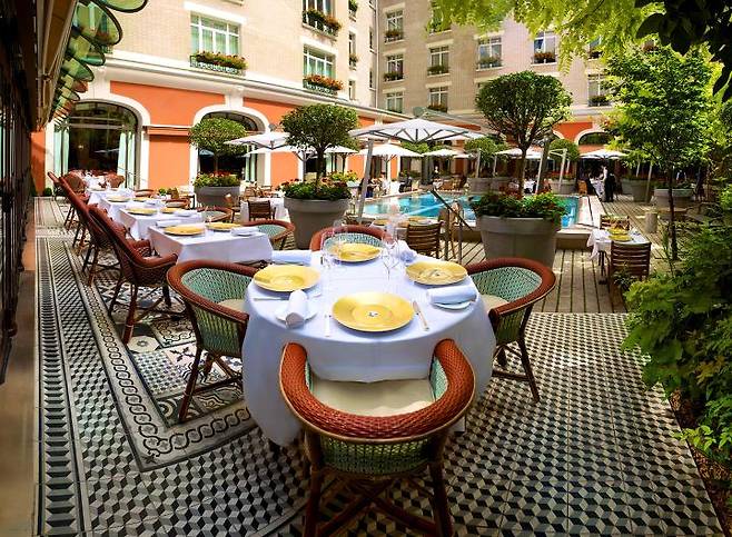 출처: (사진 제공: Hôtel Royal Monceau Raffles Paris)