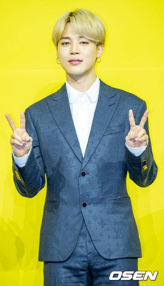 [OSEN=민경훈 기자]방탄소년단(BTS) 지민이 무대 위에서 포토타임을 갖고 있다./ rumi@osen.co.kr