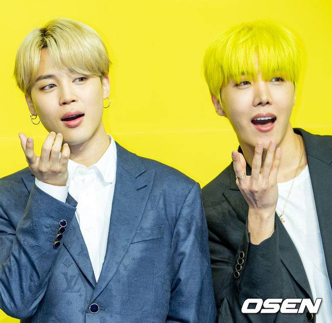 [OSEN=민경훈 기자]방탄소년단(BTS) 지민과 제이홉이 무대 위에서 포토타임을 갖고 있다./ rumi@osen.co.kr
