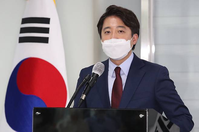 이준석 전 최고위원이 21일 서울 여의도 국민의힘 당사에서 당대표 출마선언을 하고 있다. 뉴시스