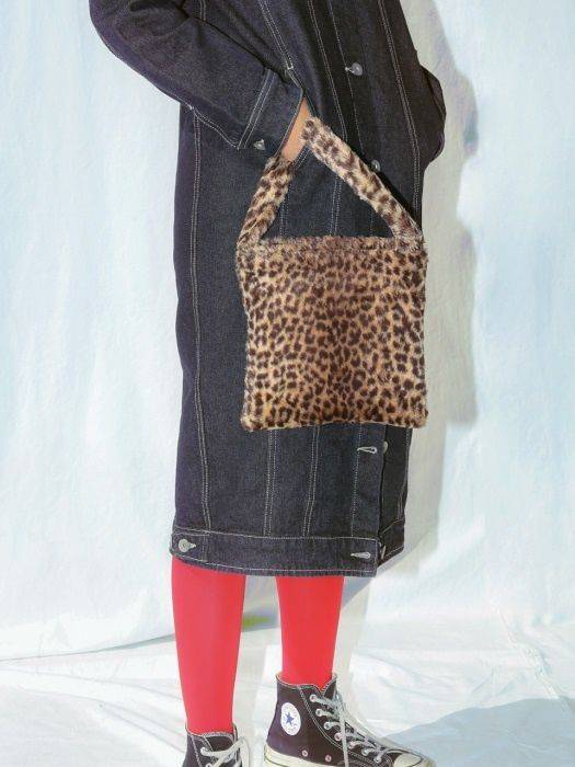 출처: W컨셉 플랜포아더데이 ANG 백 레오파드