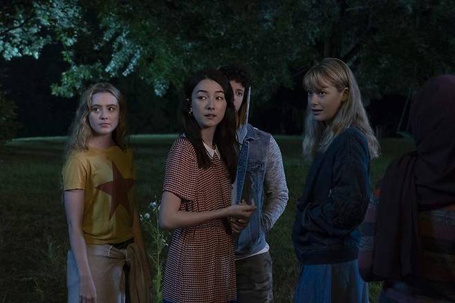 출처: 드라마 <더 소사이어티> 시즌1 사진 ⓒ 넷플릭스