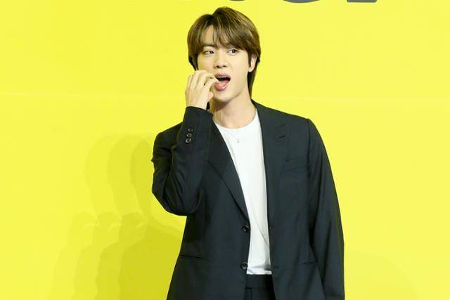 방탄소년단 진의 개인 차량으로 추정되는 차는 이탈리아 브랜드 L 사의 슈퍼카다. 한국일보 자료사진