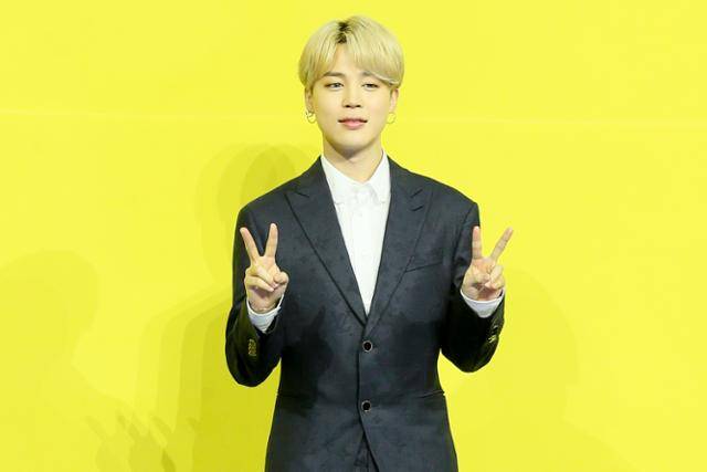 멤버들 중 비교적 늦은 시기에 면허를 취득한 것으로 알려진 방탄소년단 지민이 선택한 차는 독일 브랜드 P 사의 스포츠 세단인 것으로 전해졌다. 한국일보 자료사진