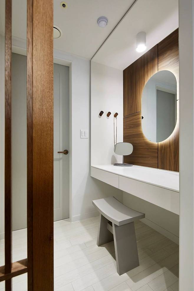 출처: <의자><거울> 등 제품정보 모아보기(▲이미지클릭)