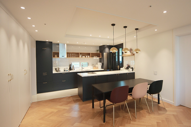 출처: <식탁><의자> 등 제품정보 모아보기(▲이미지클릭)