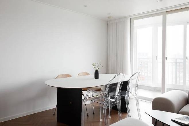 출처: <테이블><투명의자> 등 제품정보 모아보기(▲이미지클릭)