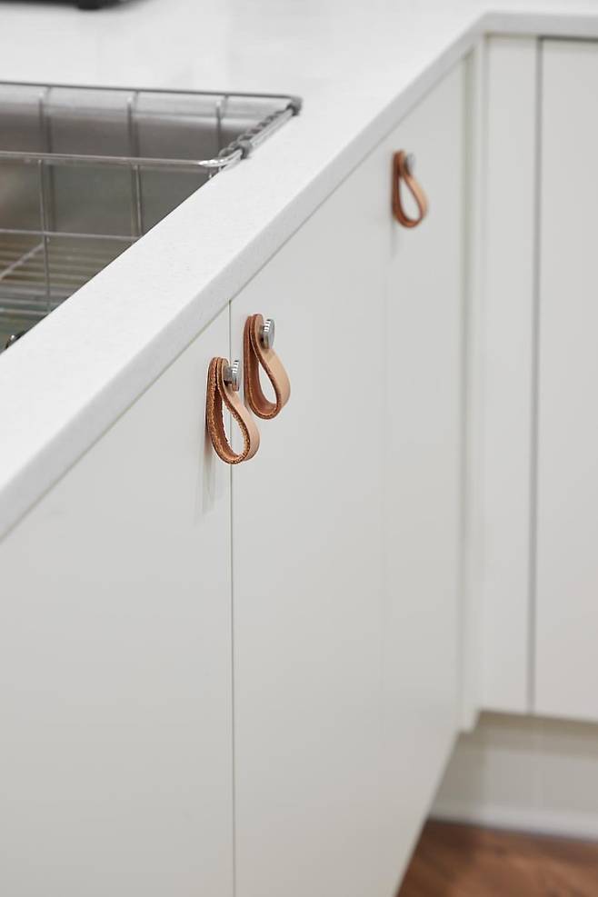 출처: <가죽손잡이> 등 제품정보 모아보기(▲이미지클릭)