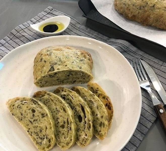 출처: 더브레드블루