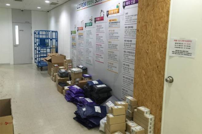 출처: 쇼핑몰이 고객에게 발송하기 위해 모아놓은 택배