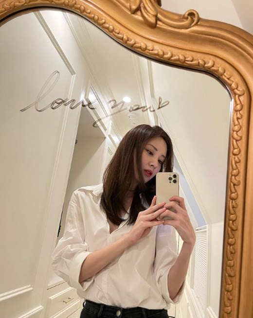 Seohyun posted a picture on his Instagram on the 23rd.The photo shows Seohyun wearing a shirt on Blue Jeans and taking a mirror selfie.Seohyun is eye-catching as it boasts neat beautiful looks, along with a photo of Seohyuns chic charm.Meanwhile, Seohyun confirmed her appearance in the Netflix film Moralsense (Gase).The original film, Moralsense (Gase), by the popular webtoon of the same name, depicts a different romance between a man with an extraordinary taste and a woman who accidentally learned his secret.copyright holder c
