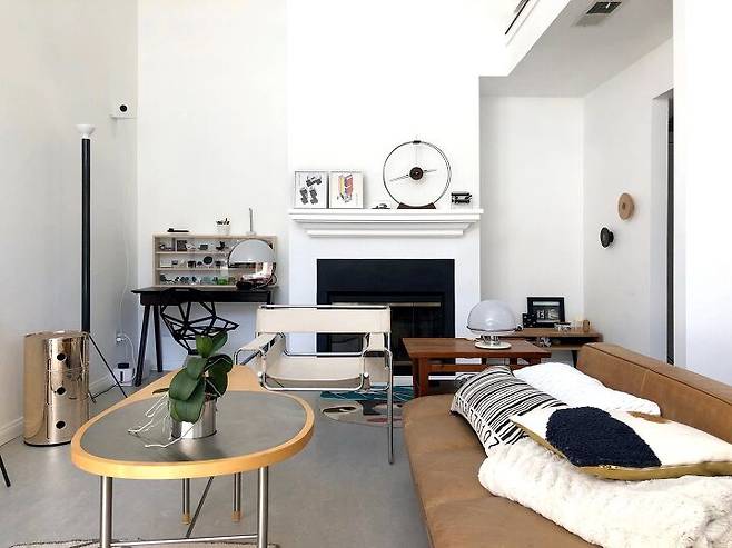 출처: <2단골드수납장><소파> 등 제품정보 모아보기(▲이미지클릭)