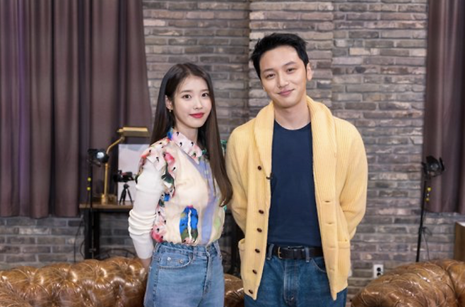 출처: 아이유의 팔레트