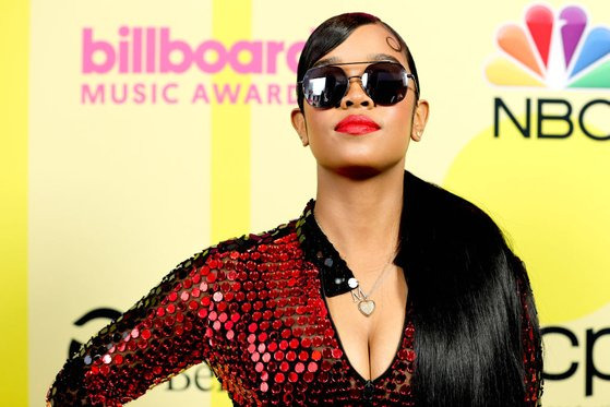 LOS ANGELES, CALIFORNIA - MAY 23: In this image released on May 23, H.E.R. poses backstage for the 2021 Billboard Music Awards, broadcast on May 23, 2021 at Microsoft Theater in Los Angeles, California. (Photo by Rich Fury/Getty Images for dcp)