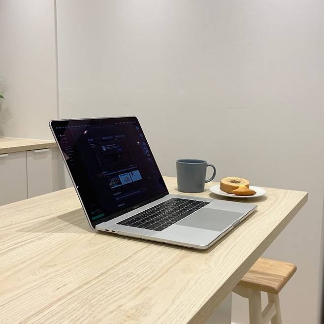 출처: <식탁> 제품 정보 보러 가기 (▲이미지 클릭)